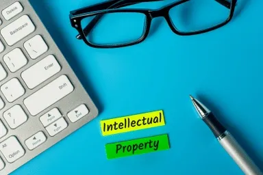 Une note jaune avec traçabilité écrite.